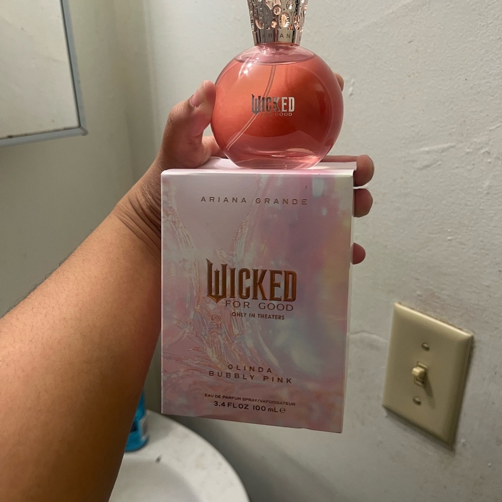 Ariana Grande Wicked Glinda Bubbly Pink